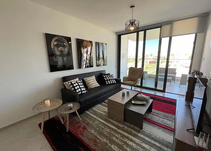 Unforgettable Experience In A Modern Apartment! לרנקה