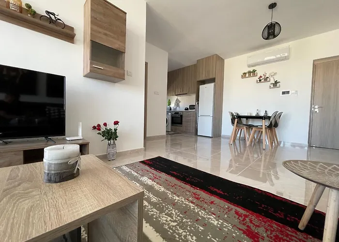 Unforgettable Experience In A Modern Apartment! לרנקה