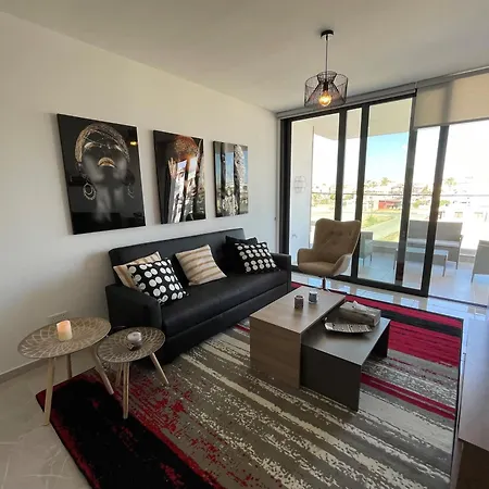 Unforgettable Experience In A Modern Apartment! Larnaca